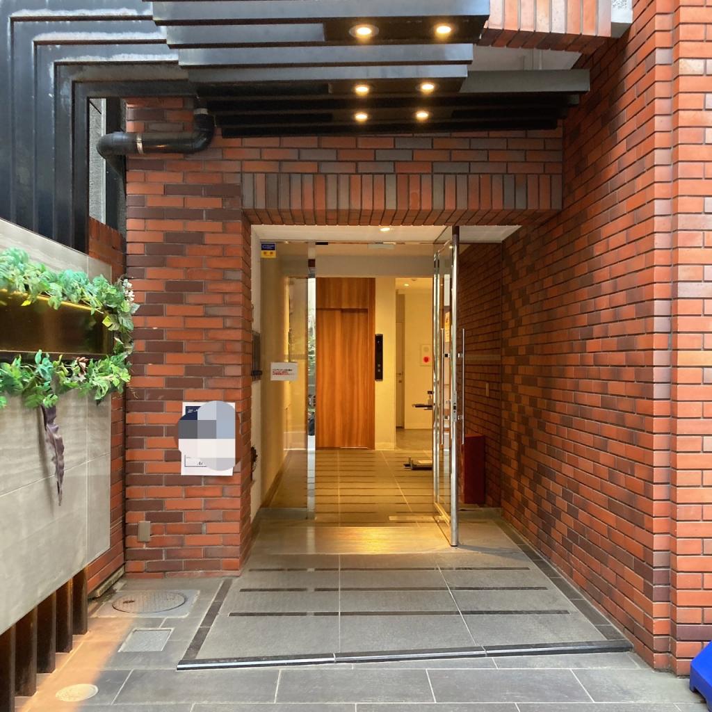 ＢＲＩＣＫ ＧＡＴＥ日本橋のオフィスビル出入口
