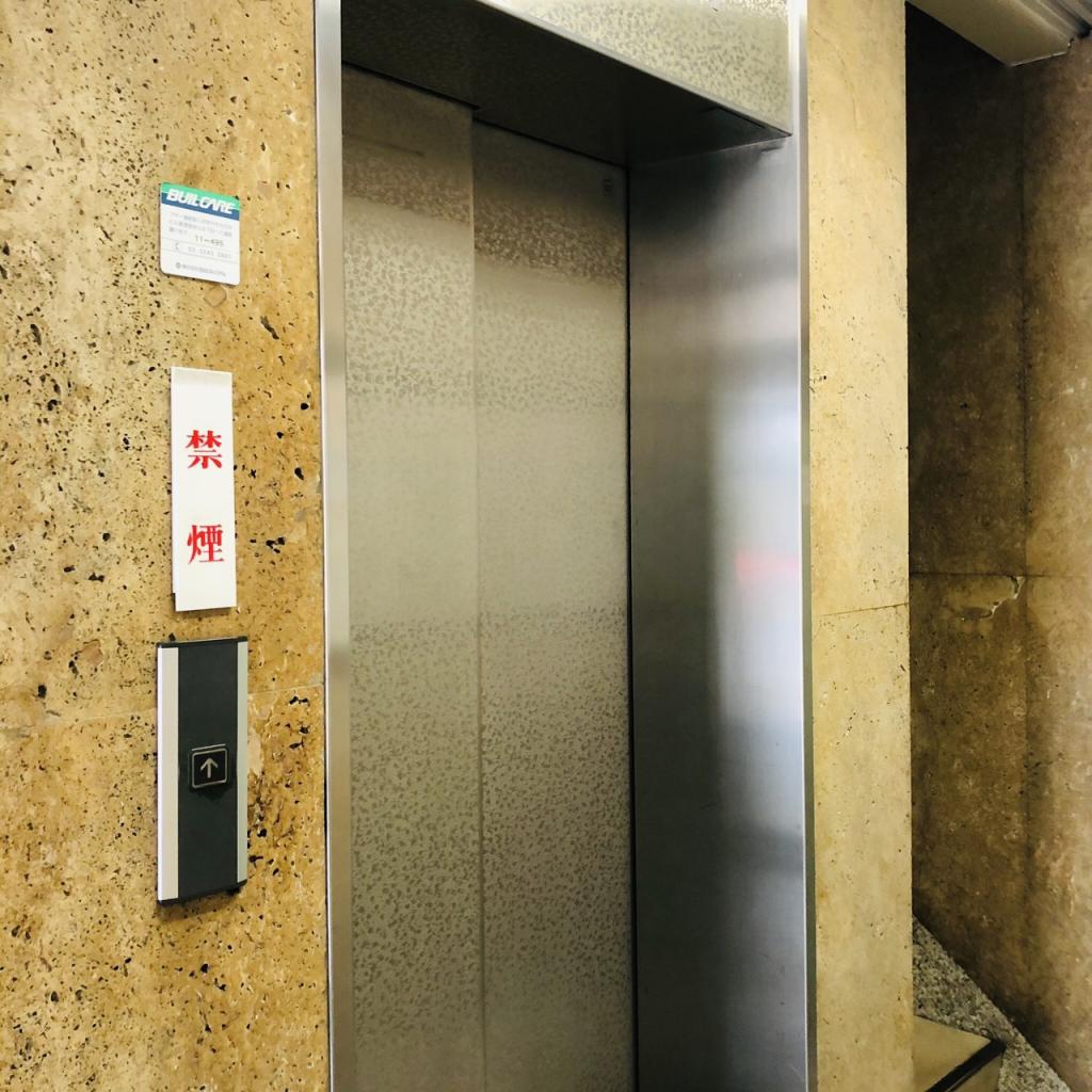 鈴野ビルのエレベーター