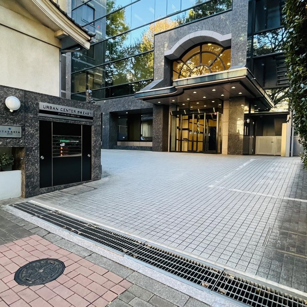 アーバンセンター渋谷イーストのオフィスビル出入口