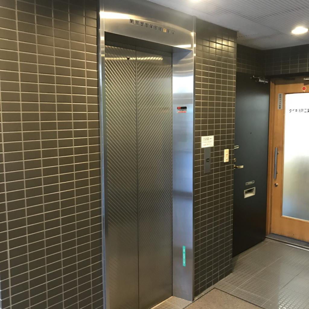 高芳ビルのエレベーター