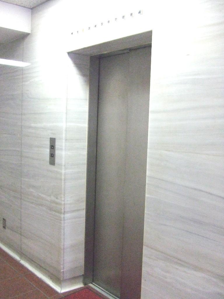 第一東商ビルのエレベーター