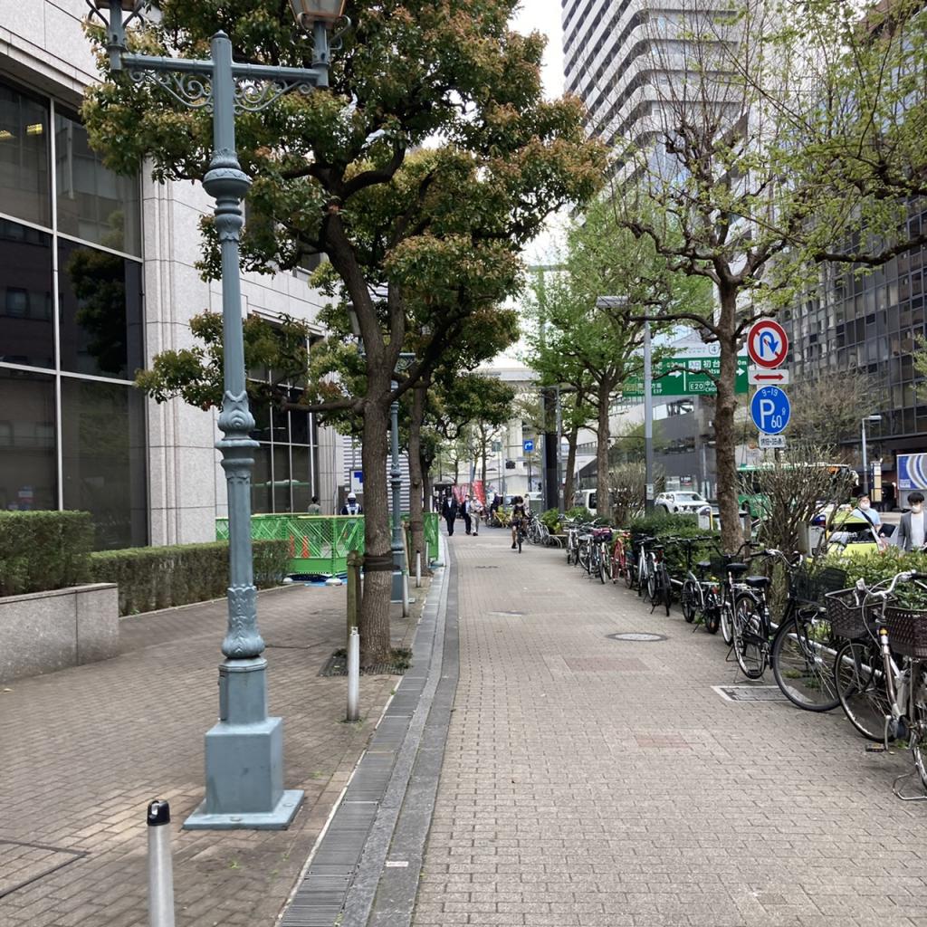 フロンティアグラン西新宿のビル前面道路
