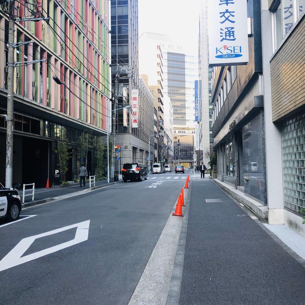 千代田会館のビル前面道路