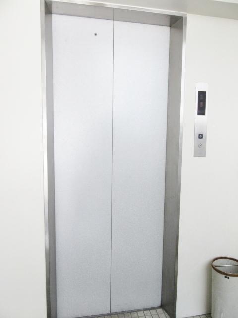 新光ビルのエレベーター