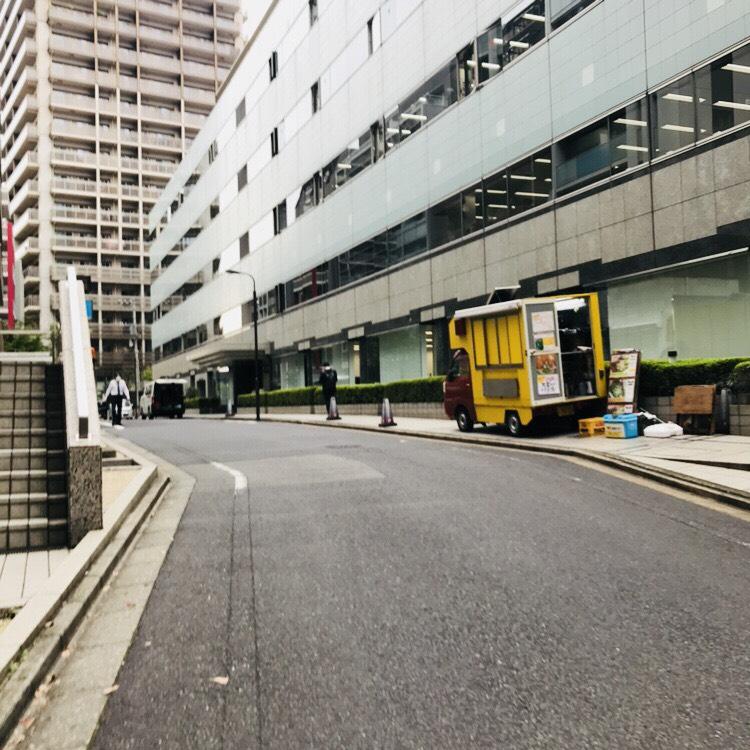 西新宿ＫＦビルのビル前面道路