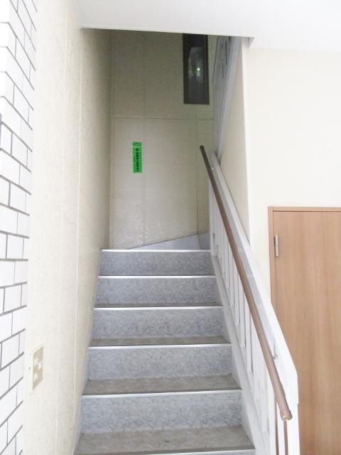 福田ビルの階段
