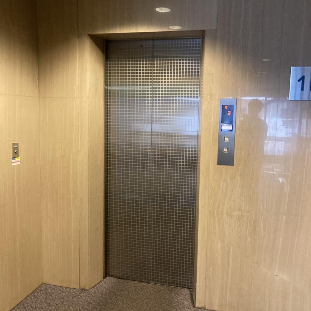 西新宿ミノシマビルのエレベーター