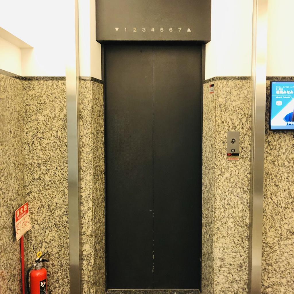 おもだかビルのエレベーター
