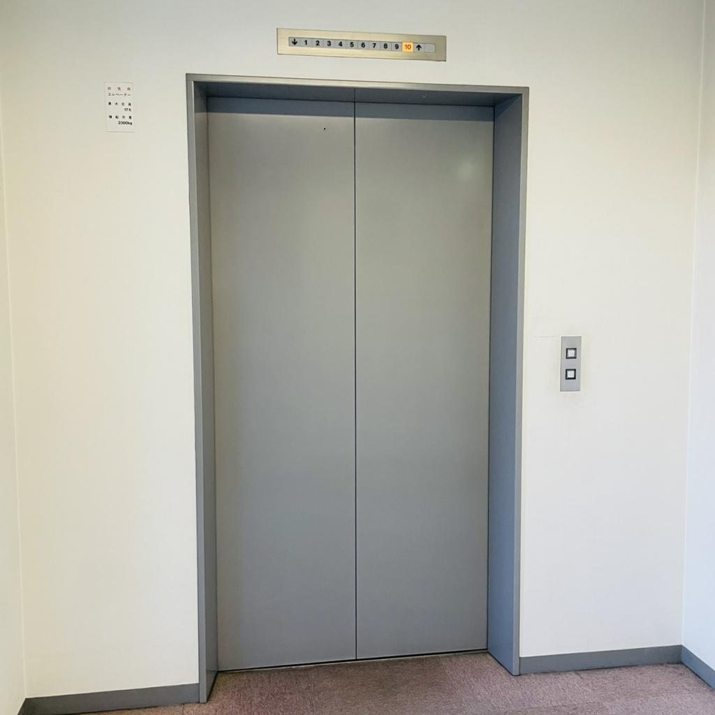 アクロポリス東京の荷物用エレベーター