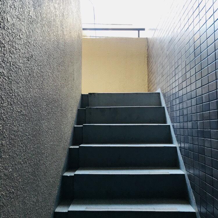 亀田ビルの階段