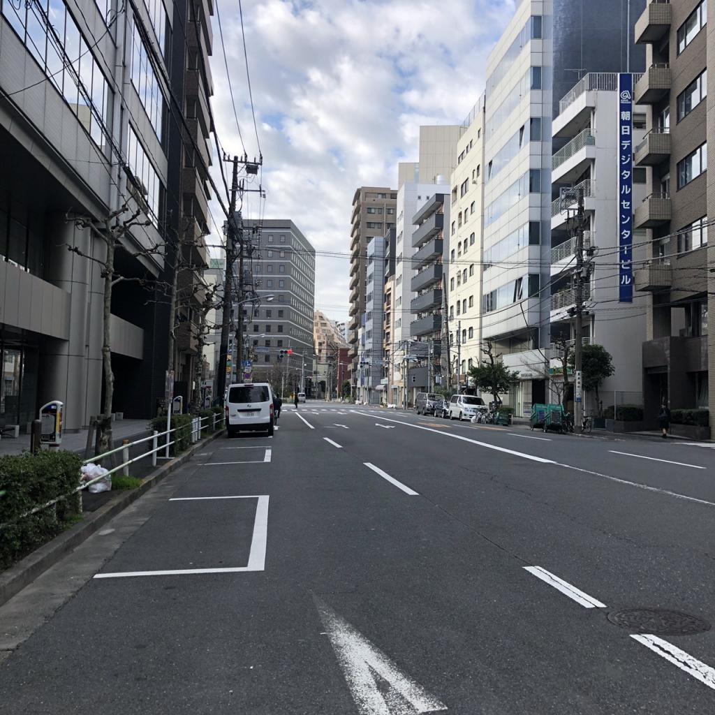 ブランシカ北上野のビル前面道路