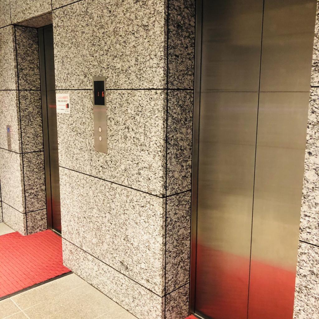 銀座レンガ通り福神ビルのエレベーター
