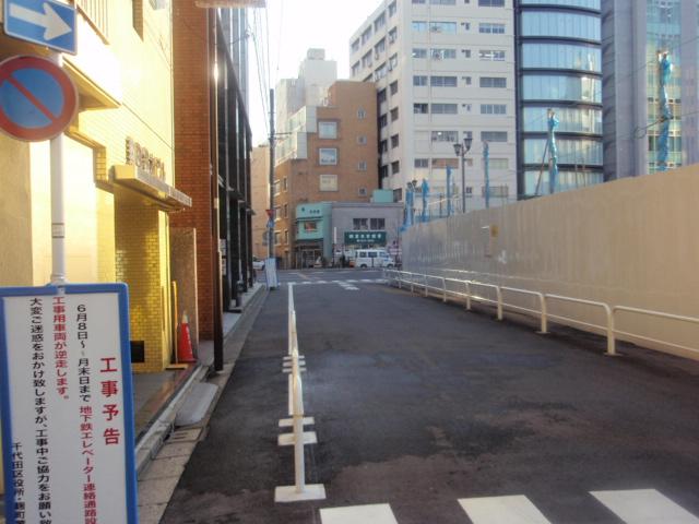 麹町鈴木ビルのビル前面道路