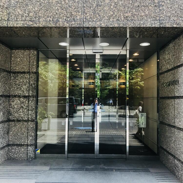サクセス芝大門ビルのオフィスビル出入口