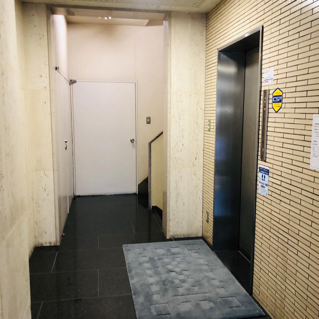 島田ビルのエレベーターホール
