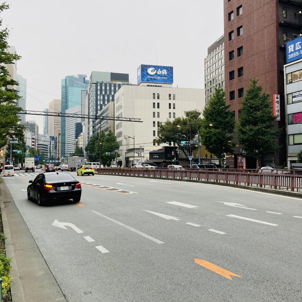歌舞伎座タワーのビル前面道路