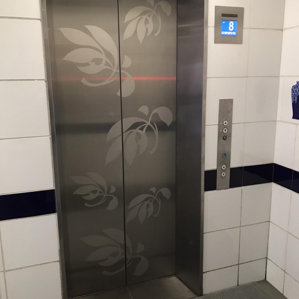 銀座香蘭社ビルのエレベーター