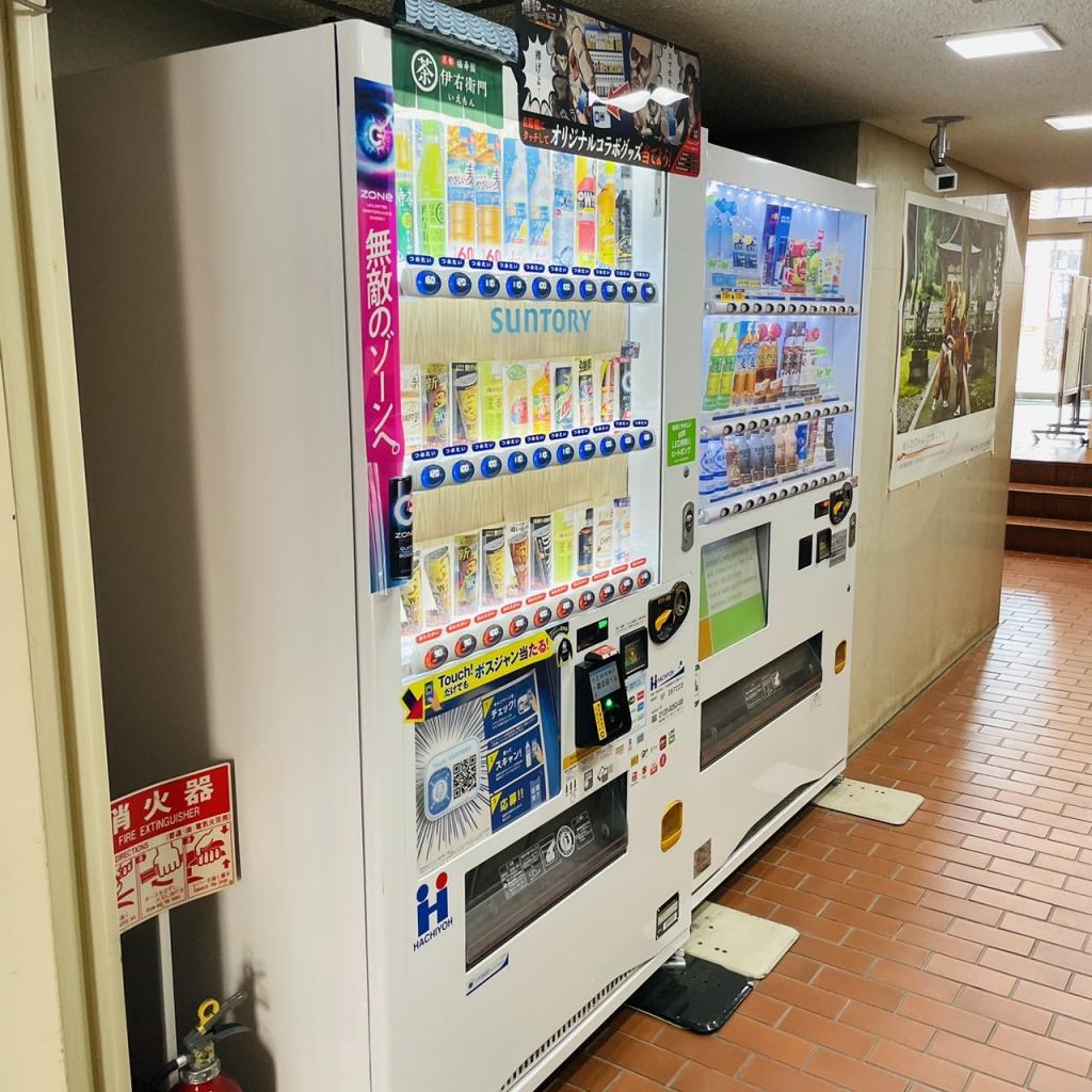 東京富山会館ビルディングの自動販売機