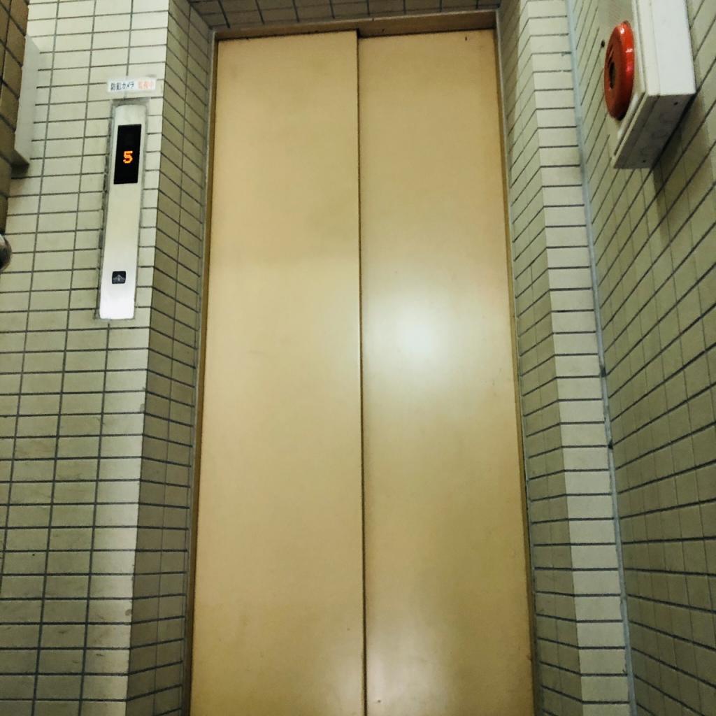鵠沼（くげぬま）ビルのエレベーター
