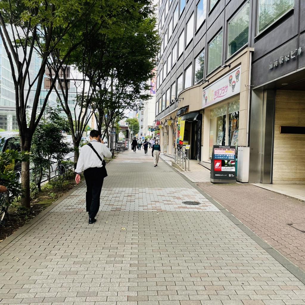 南海東京ビルディングのビル前面道路