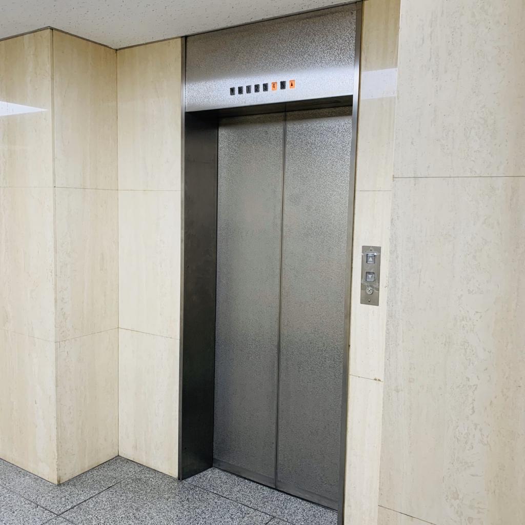赤坂進興ビルのエレベーター