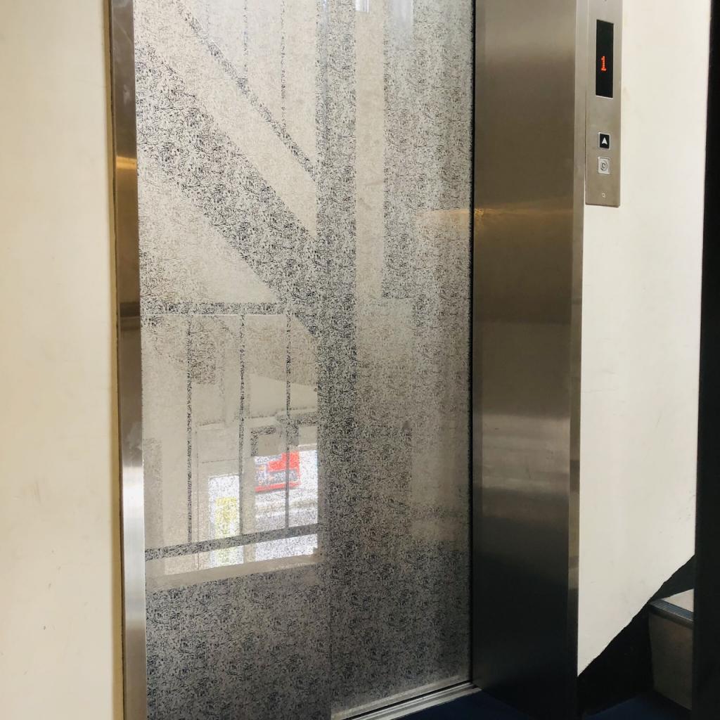 新生ビルのエレベーター