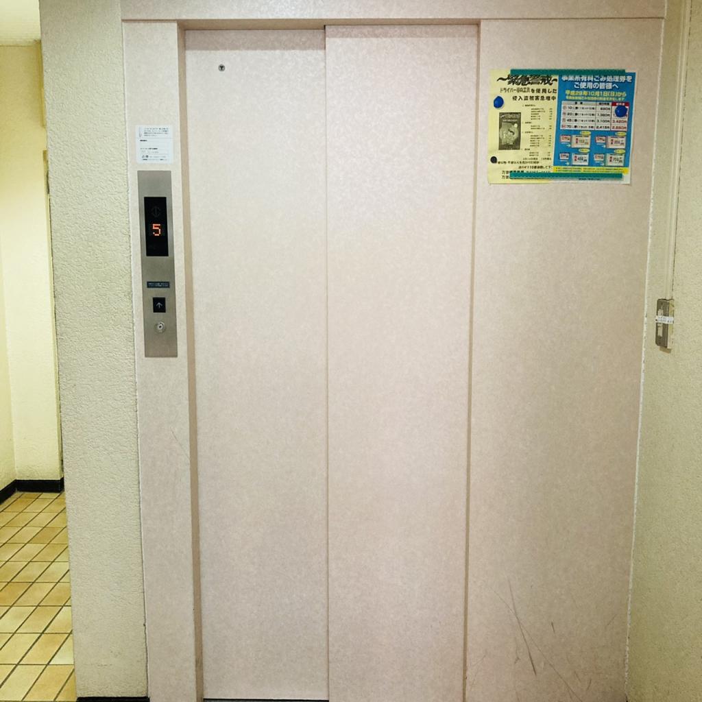 鈴惣ビルのエレベーター