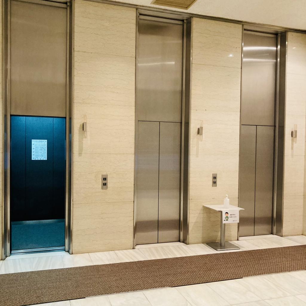 ヤクルト本社ビルのエレベーター