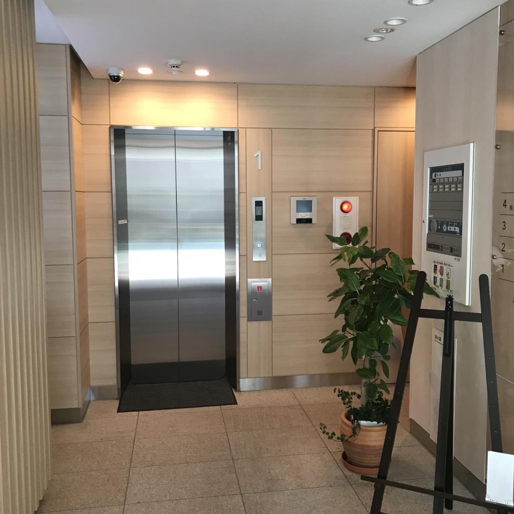 アズマビルのエレベーター