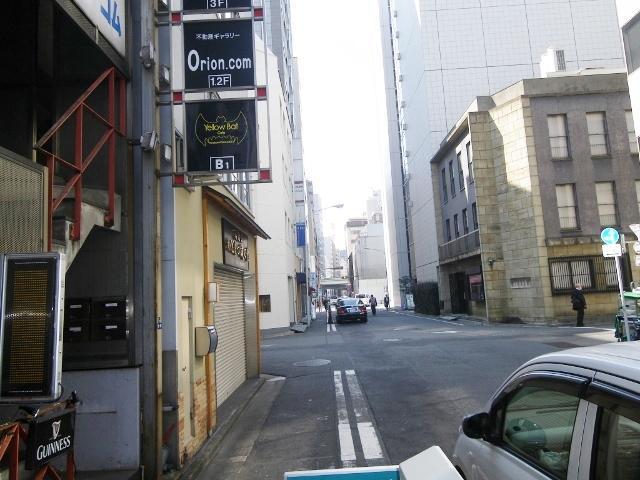 京清堂ビルのビル前面道路