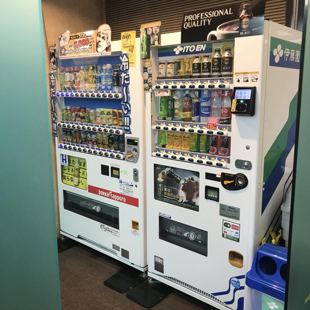 新宿タツミビルの自動販売機