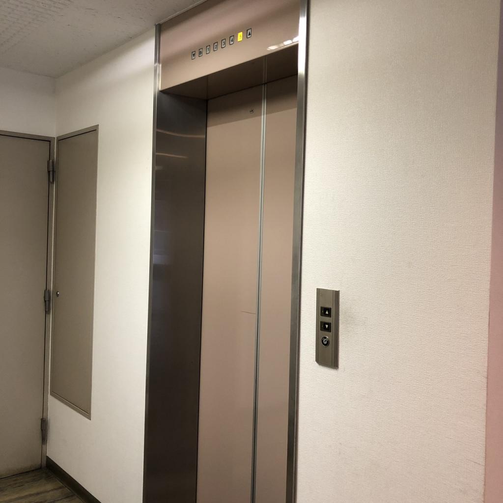 湯島三組坂ビルのエレベーター
