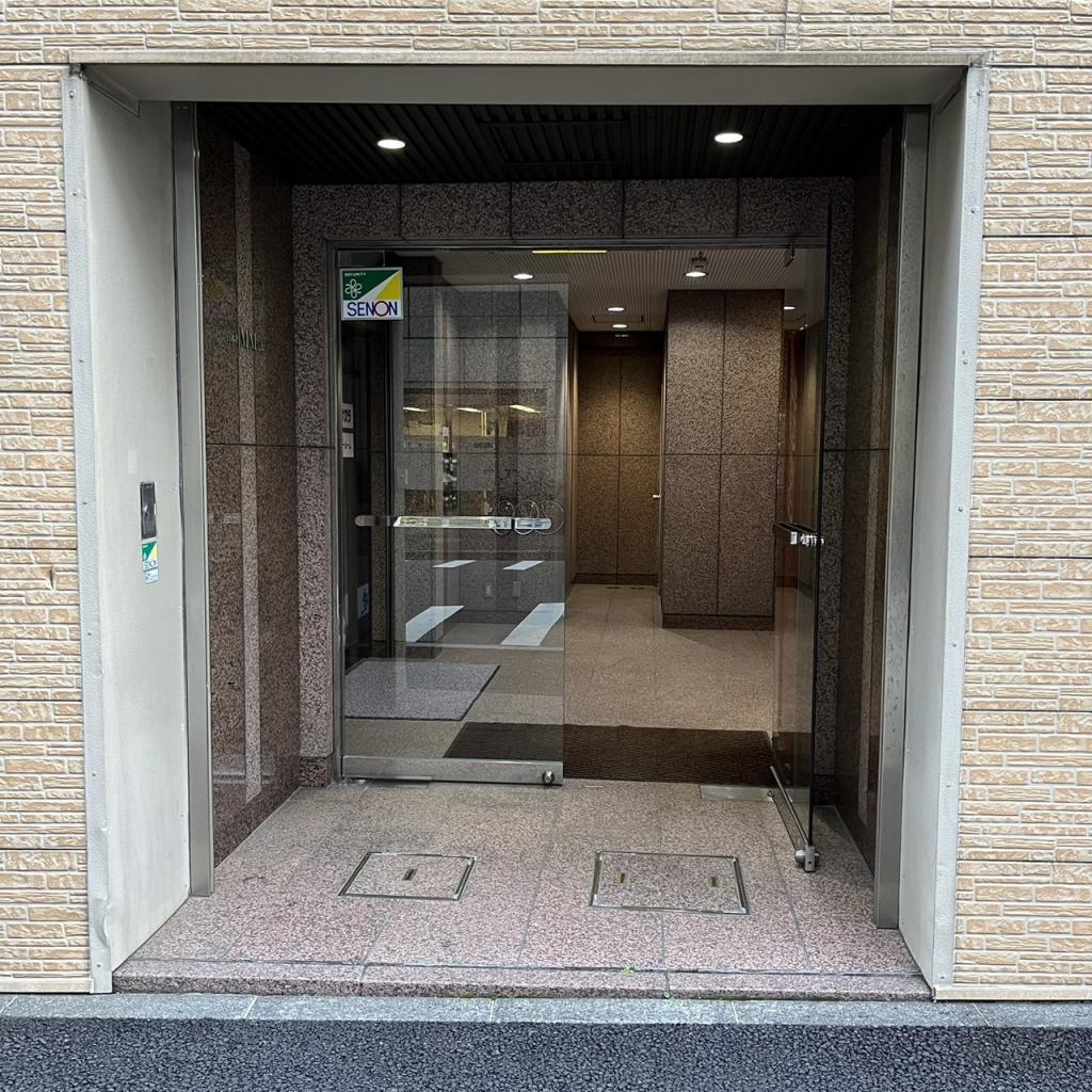日本橋ＭＭビルのオフィスビル出入口