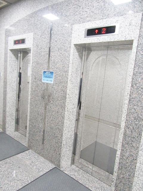 第１２東ビルのエレベーター