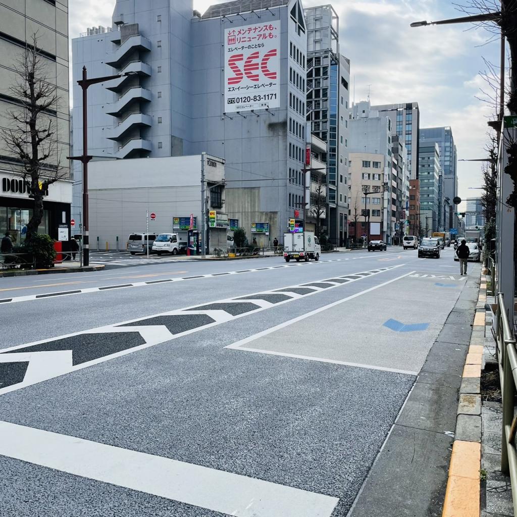 上野ビルのビル前面道路