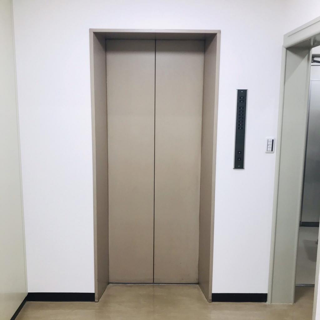 山崎ビルのエレベーター