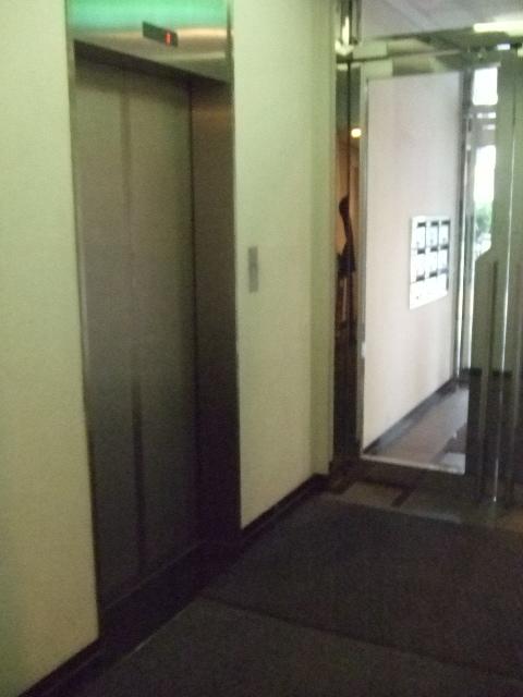 渡辺西新宿ビルのエレベーター