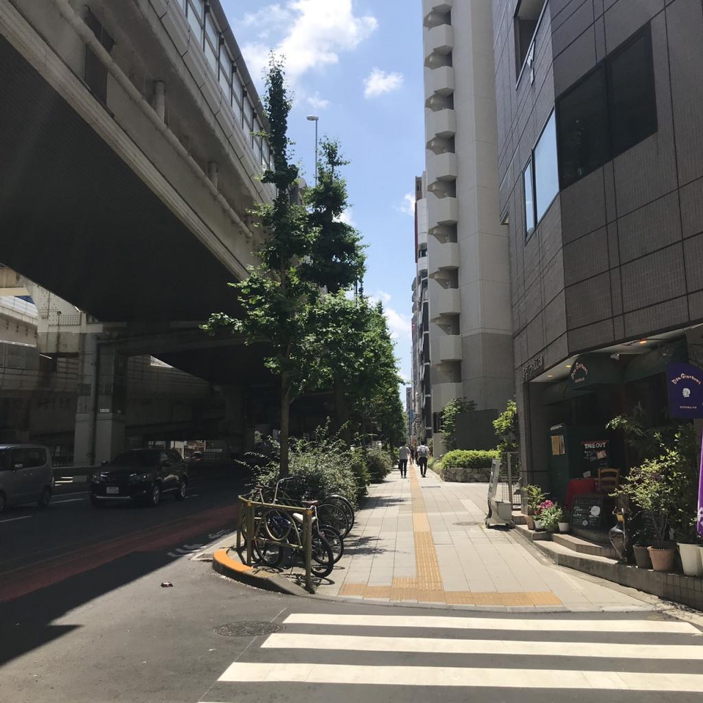 新日本池尻ビルのビル前面道路