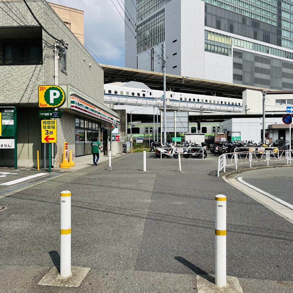 東急新横浜南ビルの前面歩道
