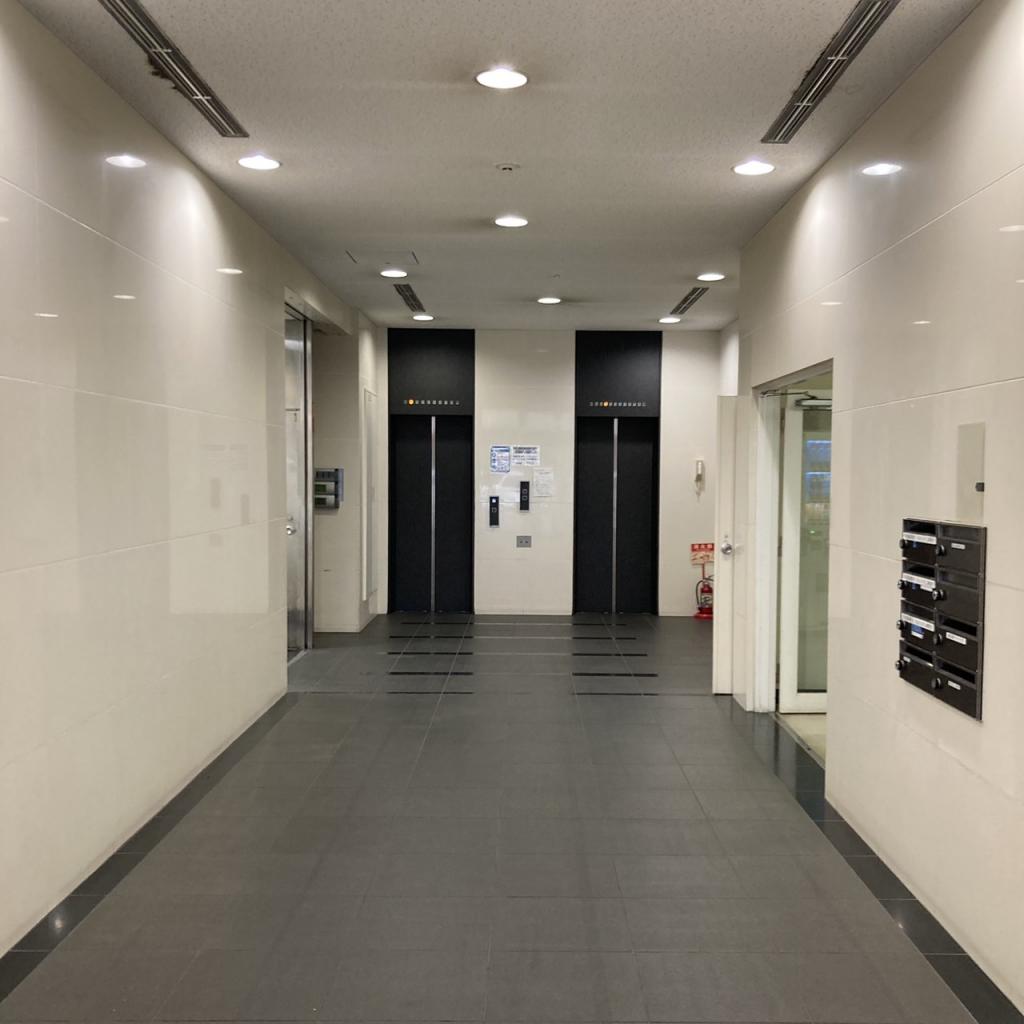 新横浜交通ビルのエントランス