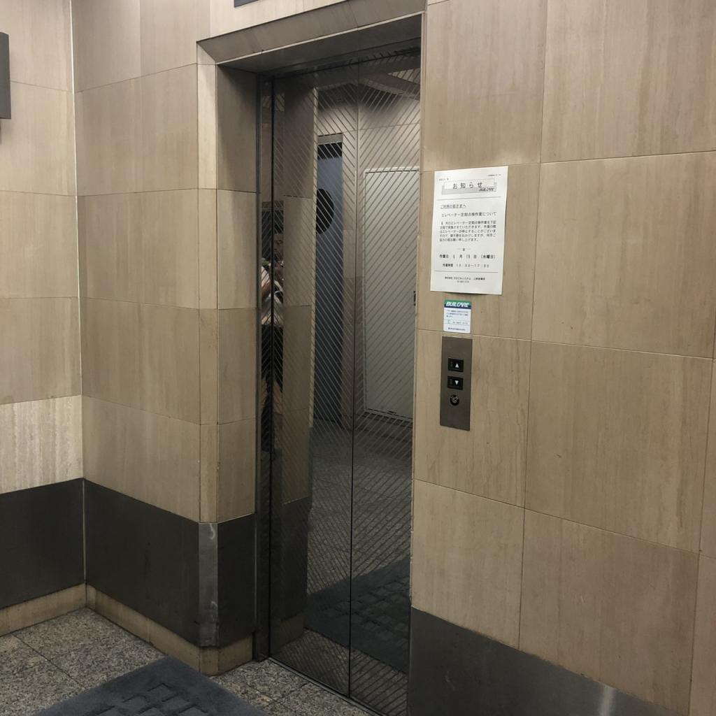 成宝ビルのエレベーター