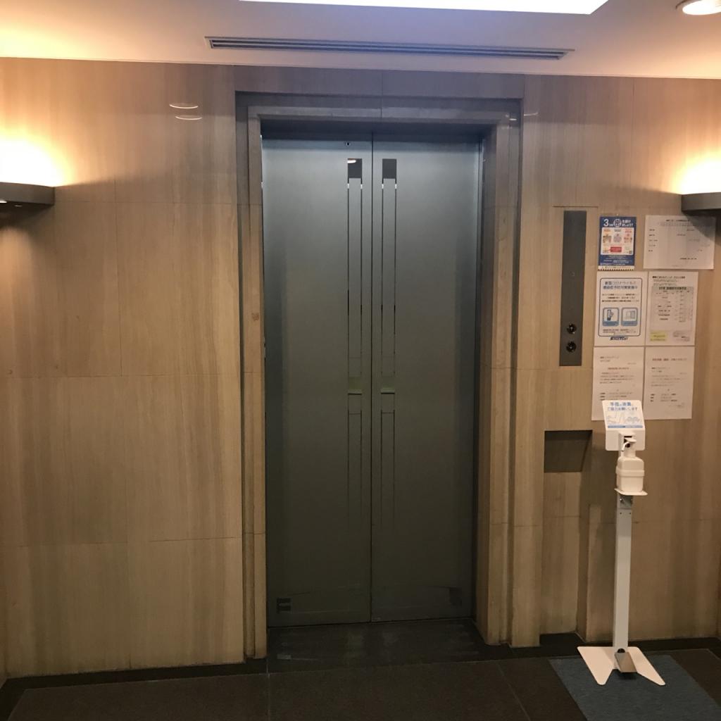 銀座３丁目ビルのエレベーター