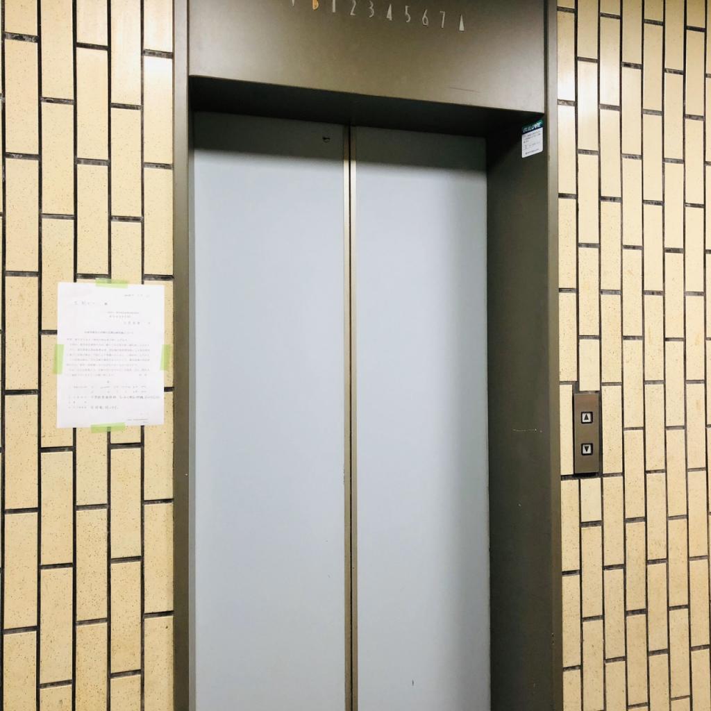 大新ビルのエレベーター