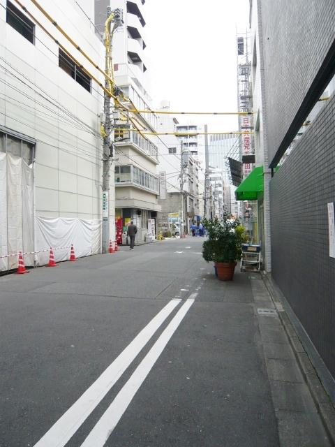 斉藤ビルのビル前面道路