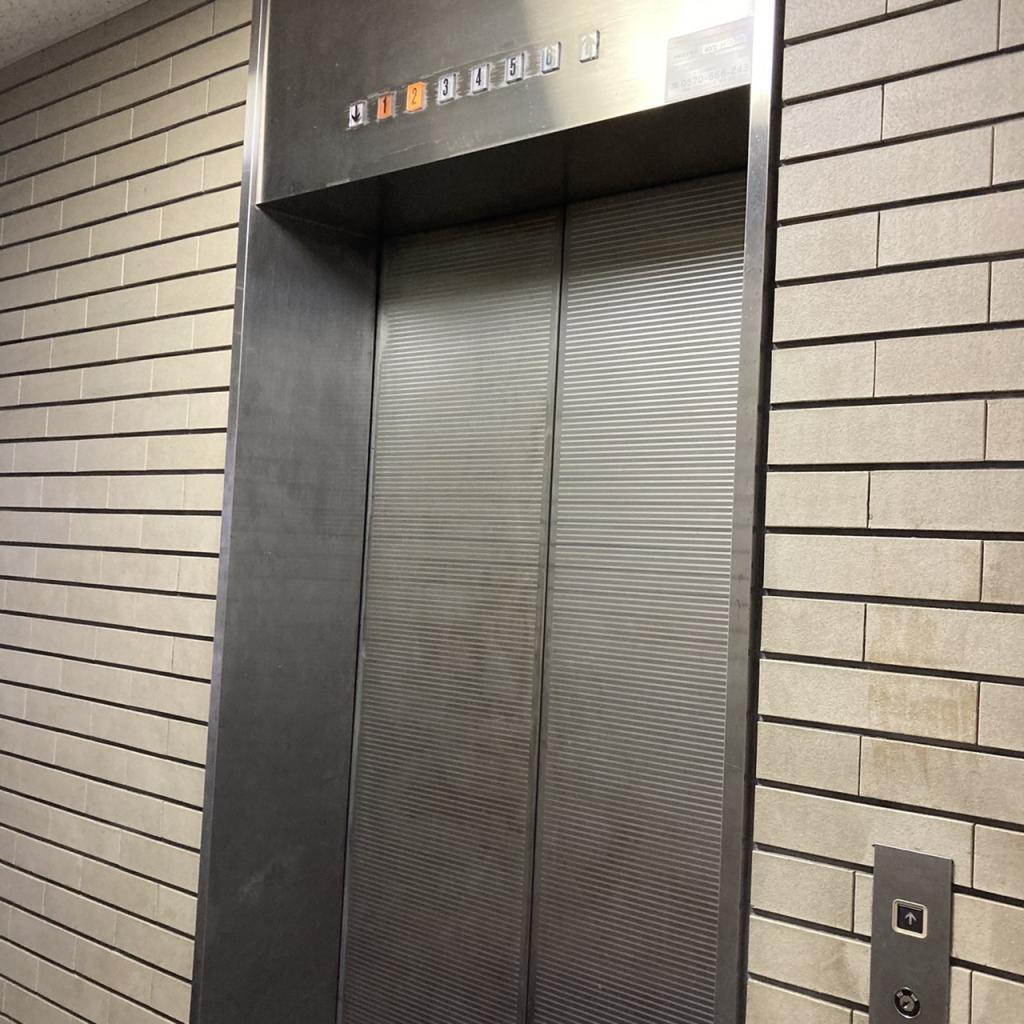 第１５岡崎ビルのエレベーター
