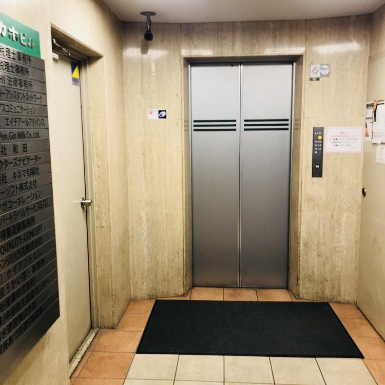 銀座ワカホビルのエレベーター
