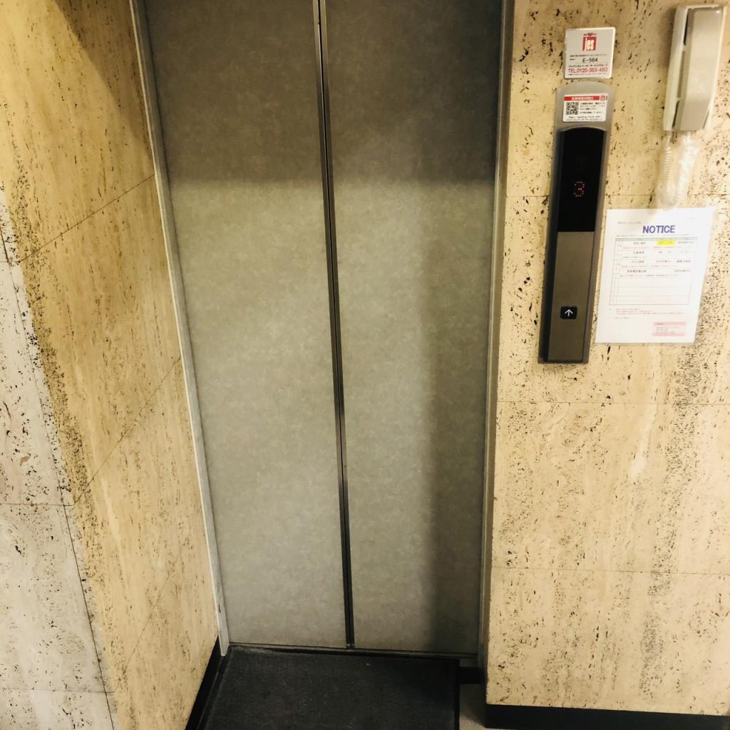 岡田ビルのエレベーター