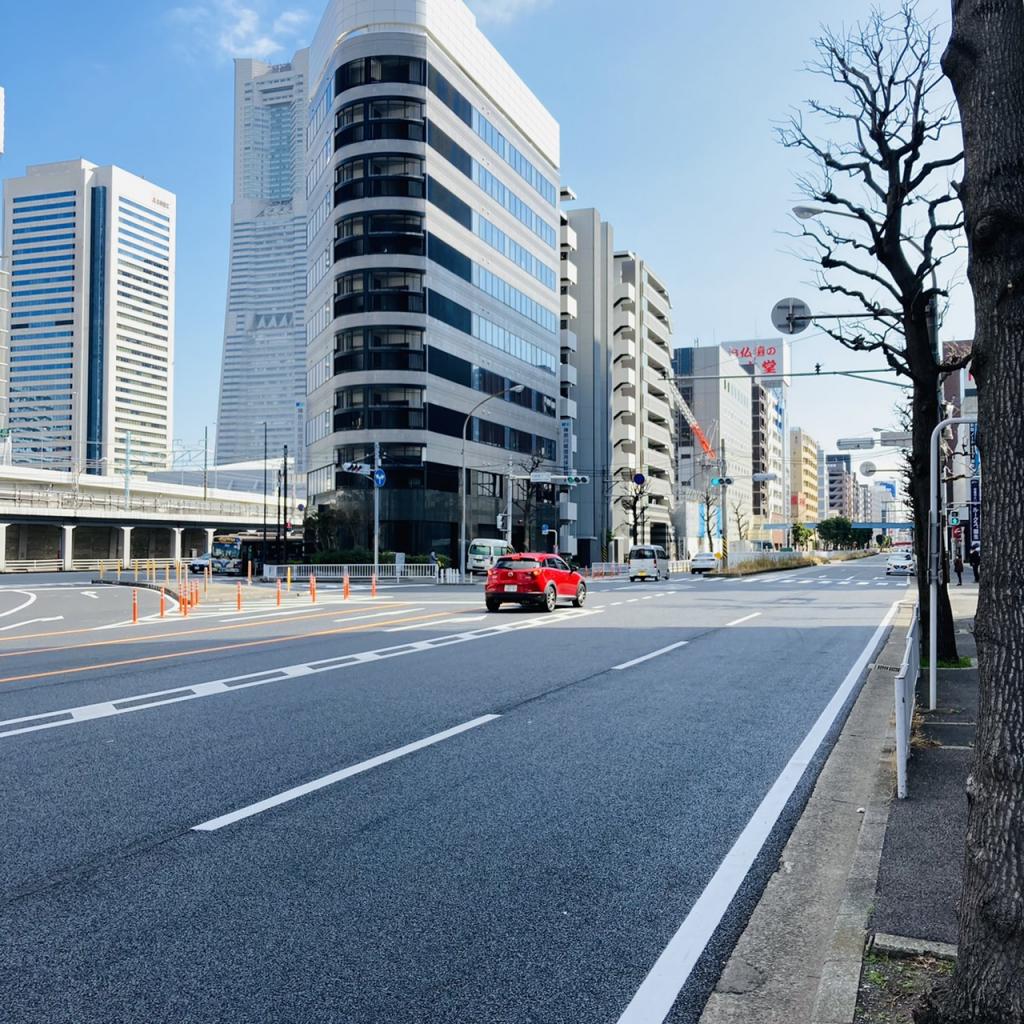 横浜花咲ビルのビル前面道路