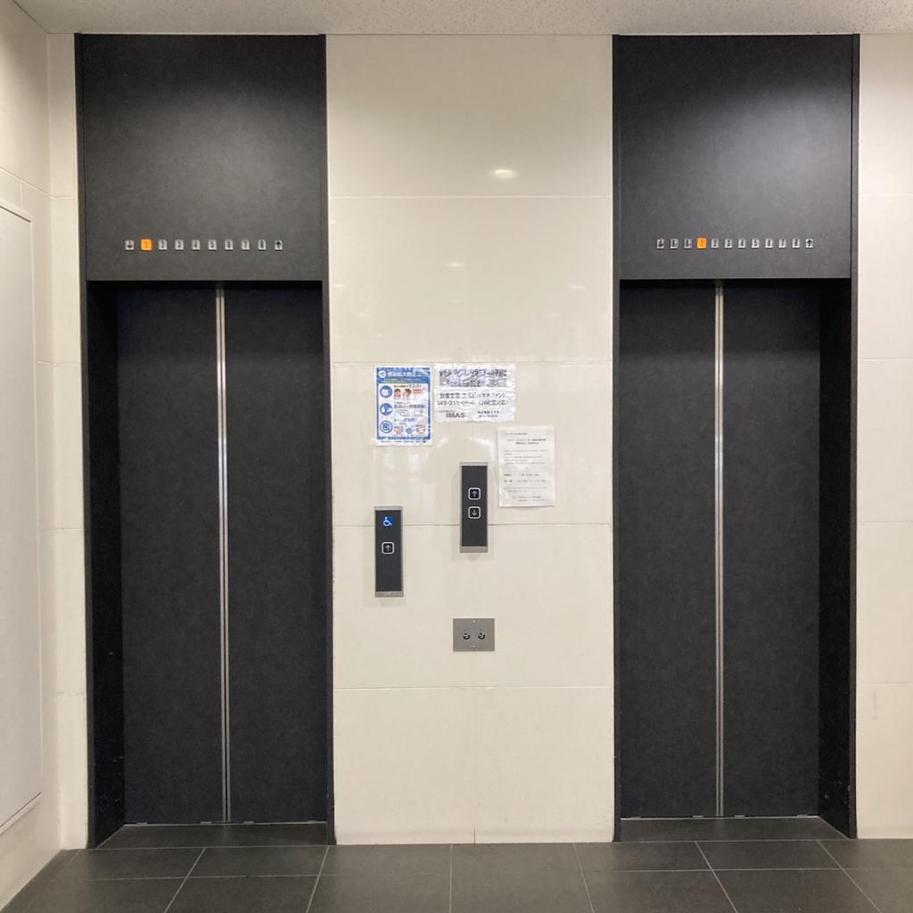 新横浜交通ビルのエレベーター