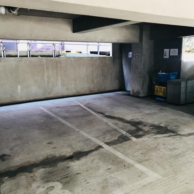 メゾン東麻布の駐車場
